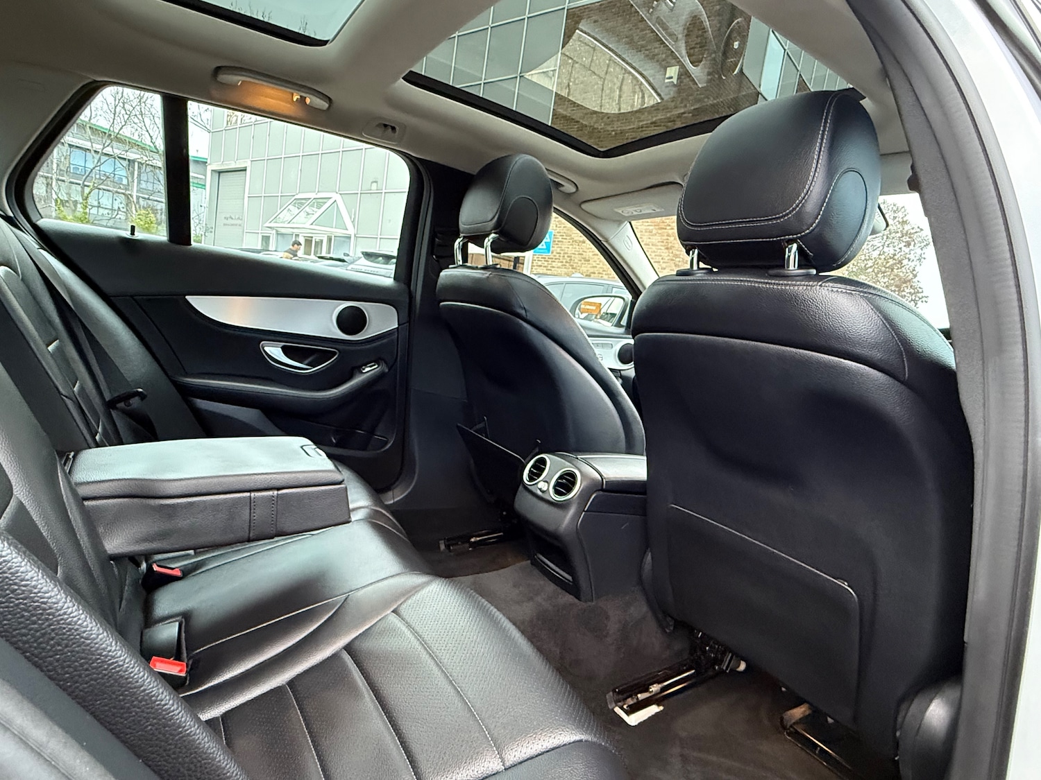 Used Mercedes-Benz C Class 2014 for sale - 76552104: Photo 31