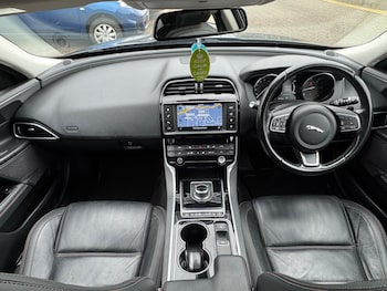 Used Jaguar XE 2016 for sale - 75475162: Photo