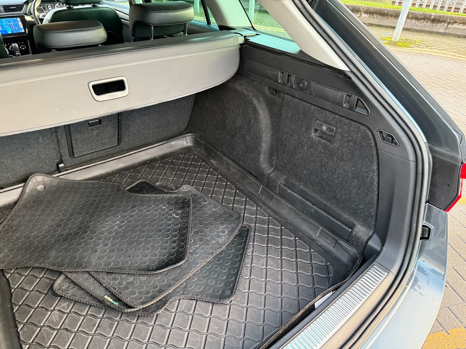 Used Skoda Superb 2017 for sale - 76362282: Photo 35