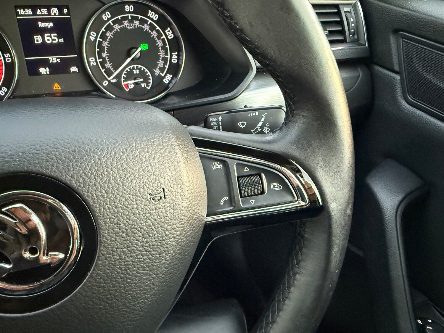 Used Skoda Superb 2017 for sale - 76362282: Photo 64