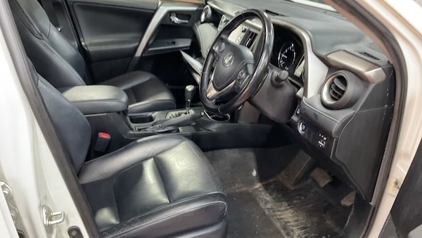 Used Toyota RAV4 2017 for sale - 76317413: Photo 3