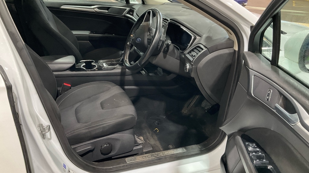 Used Ford Mondeo 2015 for sale - 76670489: Photo 3