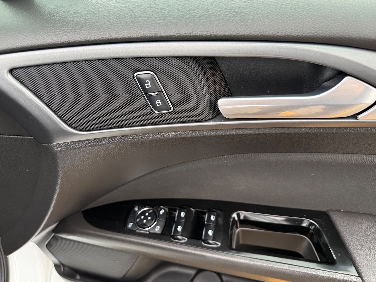 Used Ford Mondeo 2015 for sale - 76670489: Photo 45