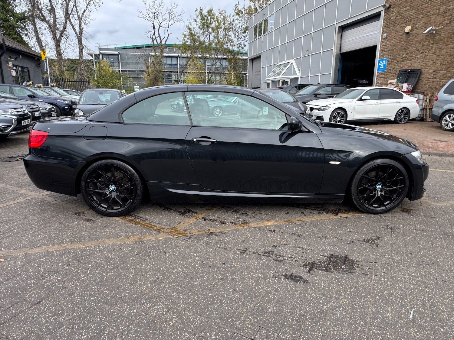 Used BMW 3 Series 2011 for sale - 77984182: Photo 15