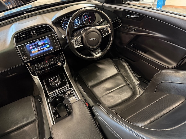 Used Jaguar XE 2016 for sale - 75608373: Photo 10