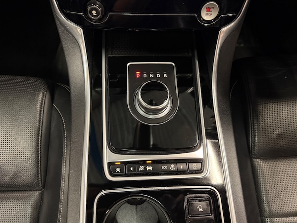 Used Jaguar XE 2016 for sale - 75608373: Photo 23