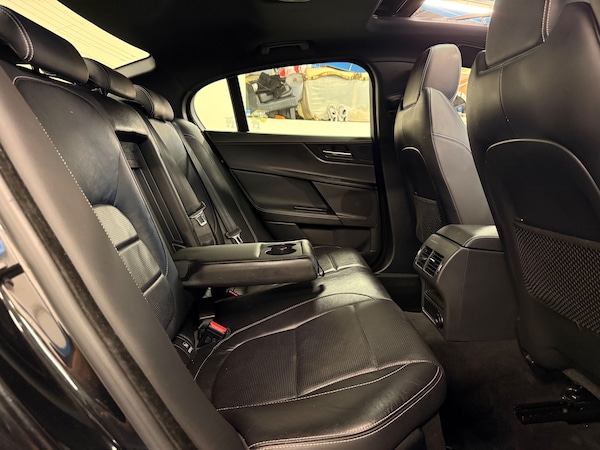 Used Jaguar XE 2016 for sale - 75608373: Photo 30