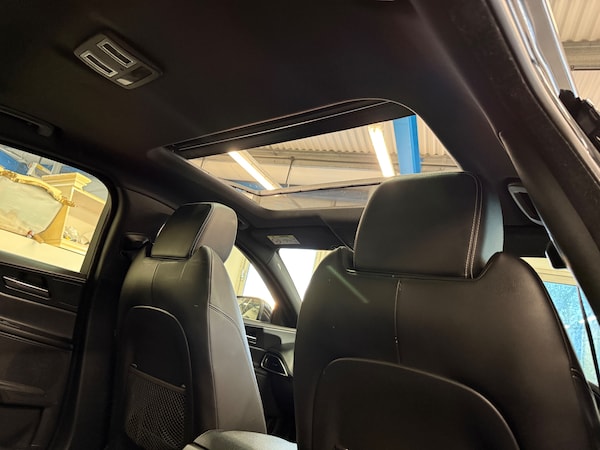 Used Jaguar XE 2016 for sale - 75608373: Photo 33