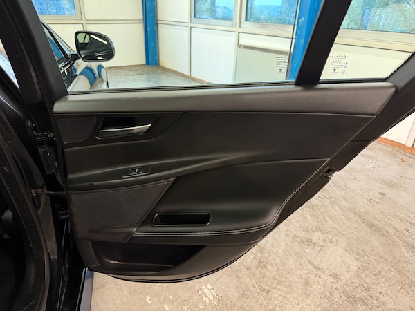 Used Jaguar XE 2016 for sale - 75608373: Photo 36