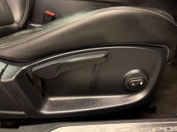 Used Jaguar XE 2016 for sale - 75608373: Photo 39