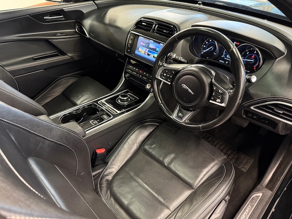 Used Jaguar XE 2016 for sale - 75608373: Photo 40