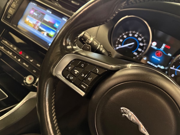 Used Jaguar XE 2016 for sale - 75608373: Photo 42