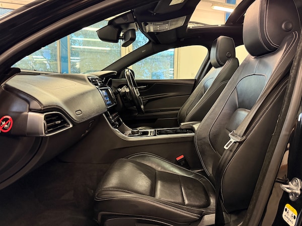 Used Jaguar XE 2016 for sale - 75608373: Photo 43