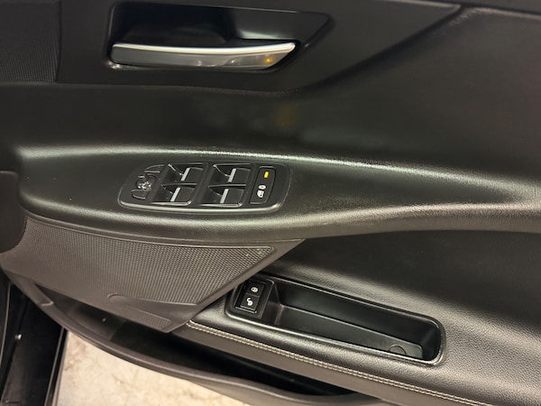 Used Jaguar XE 2016 for sale - 75608373: Photo 45