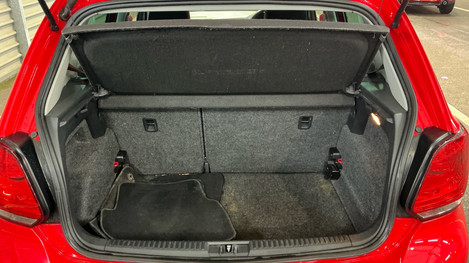 Used Volkswagen Polo 2011 for sale - 77563642: Photo 8