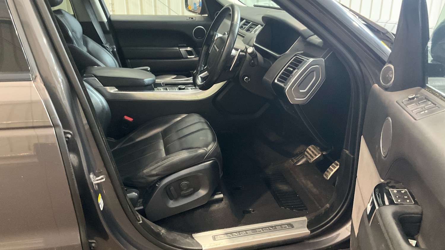 Used Land Rover Range Rover Sport 2017 for sale - 78016009: Photo 3