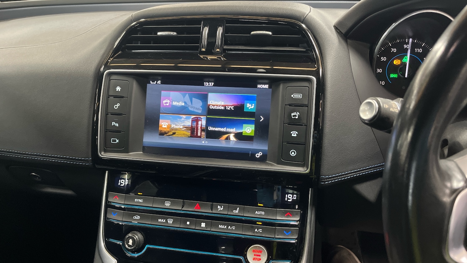 Used Jaguar XE 2017 for sale - 78016006: Photo 4