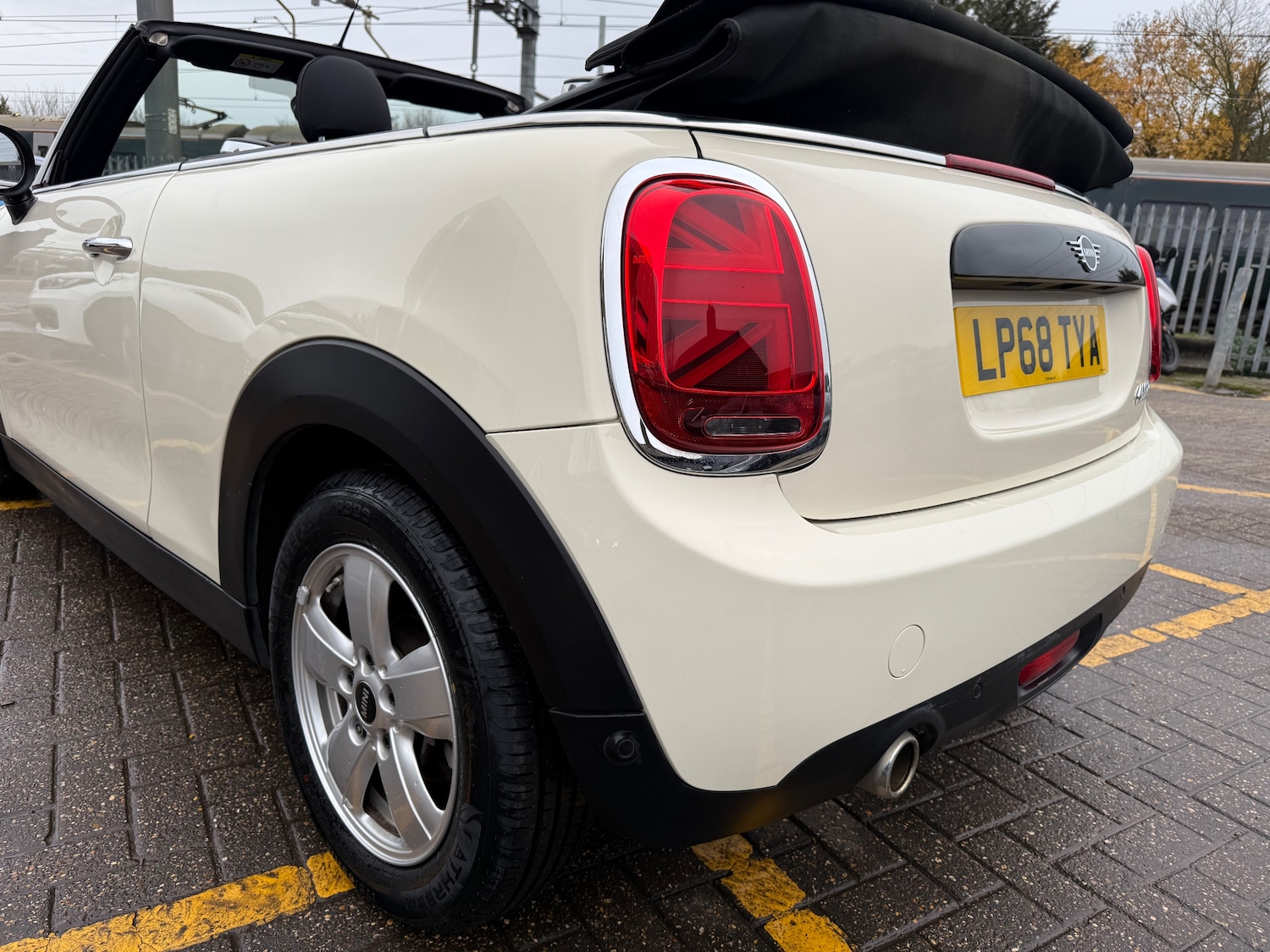 Used MINI Convertible 2018 for sale - 76883951: Photo 23