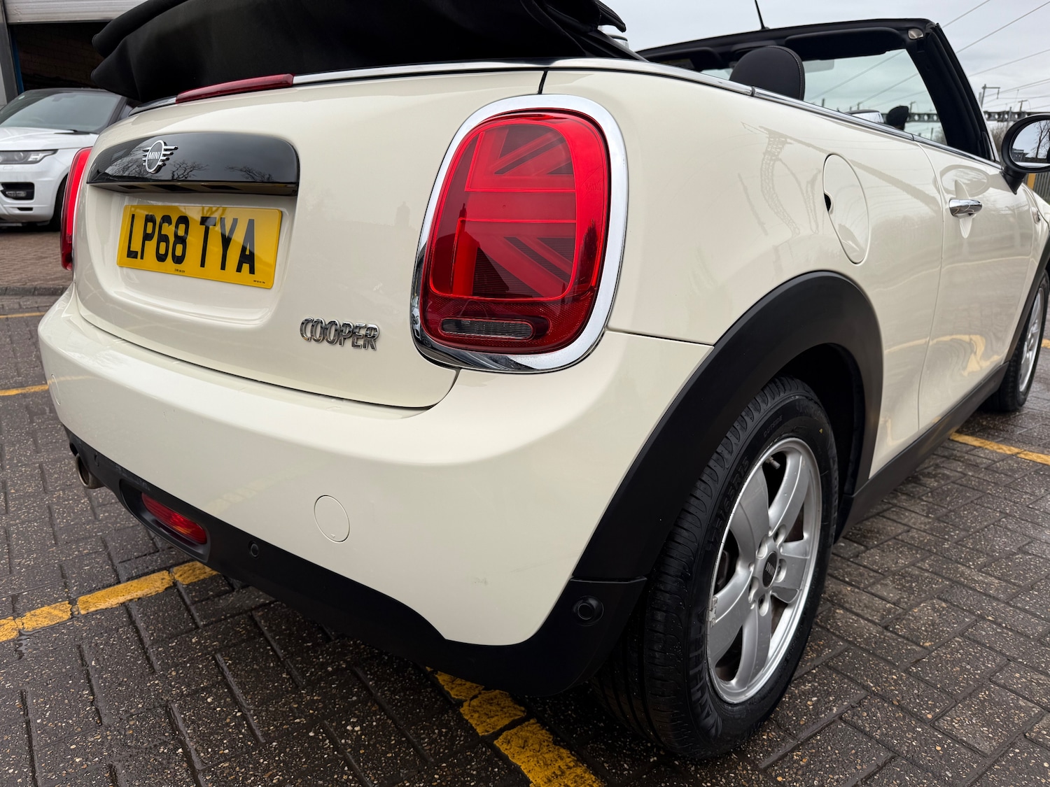 Used MINI Convertible 2018 for sale - 76883951: Photo 25