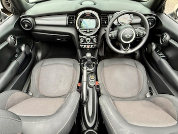 Used MINI Convertible 2018 for sale - 76883951: Photo