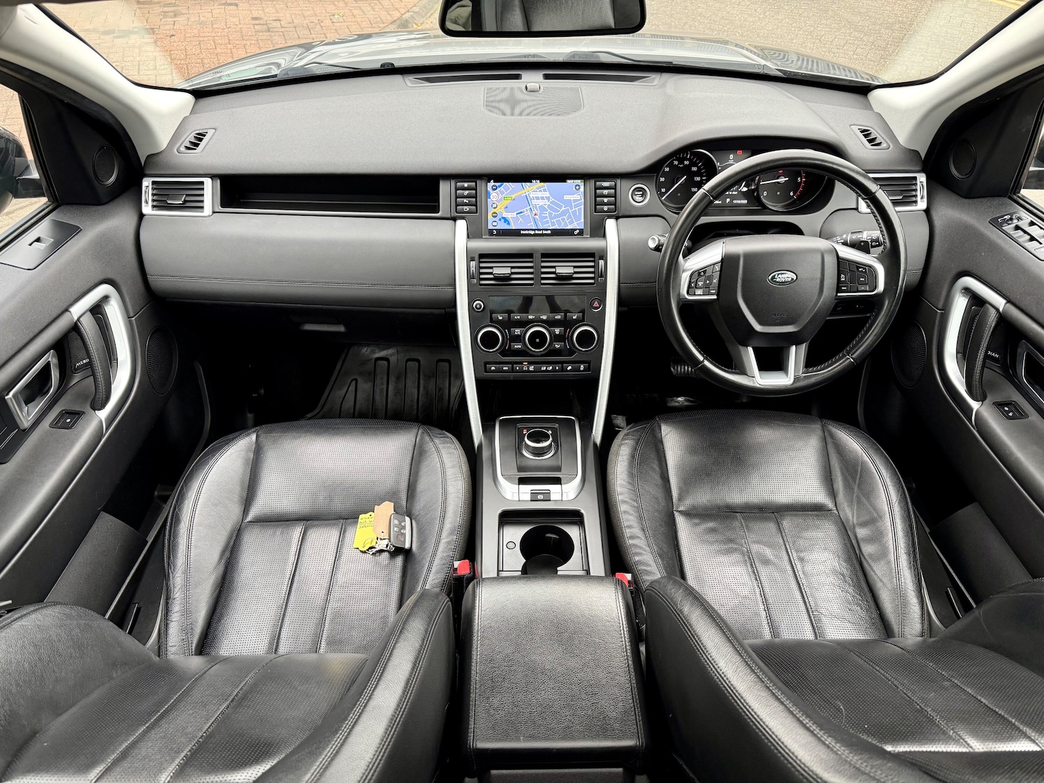 Used Land Rover Discovery Sport 2017 for sale - 76305282: Photo 3