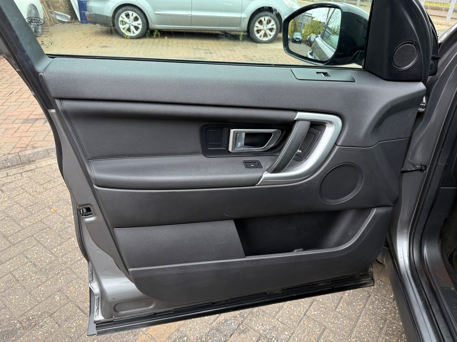 Used Land Rover Discovery Sport 2017 for sale - 76305282: Photo 33