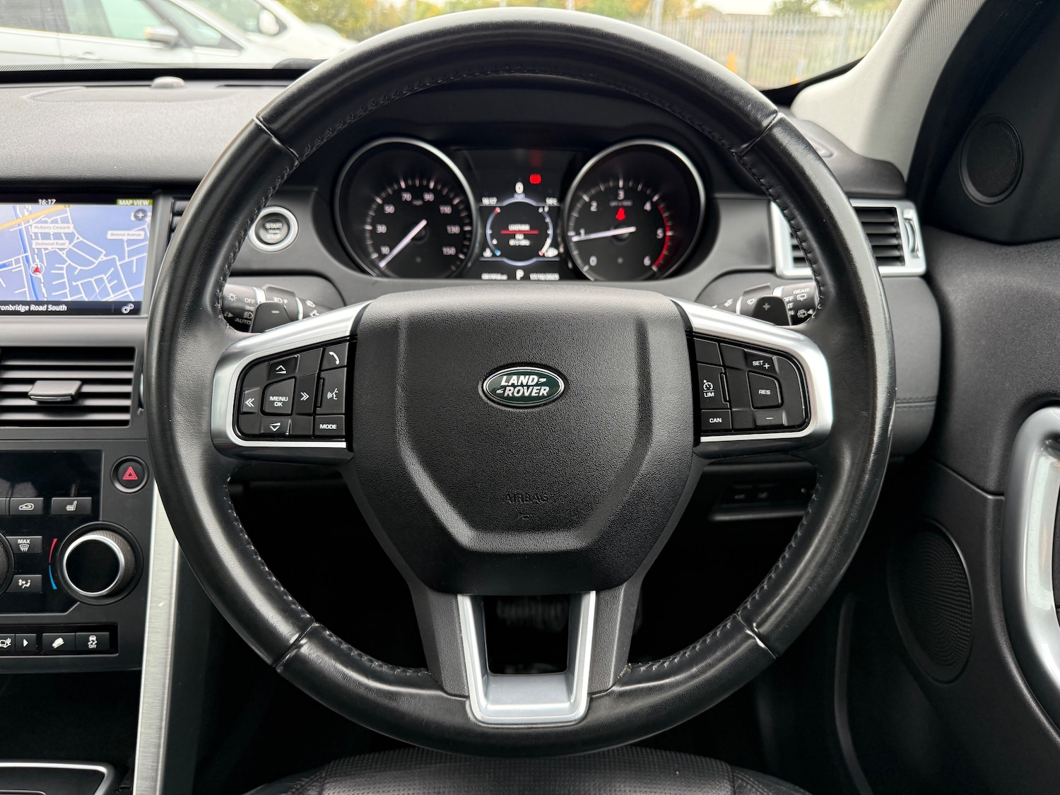 Used Land Rover Discovery Sport 2017 for sale - 76305282: Photo 65