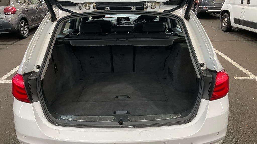 Used BMW 3 Series 2017 for sale - 76362288: Photo 10