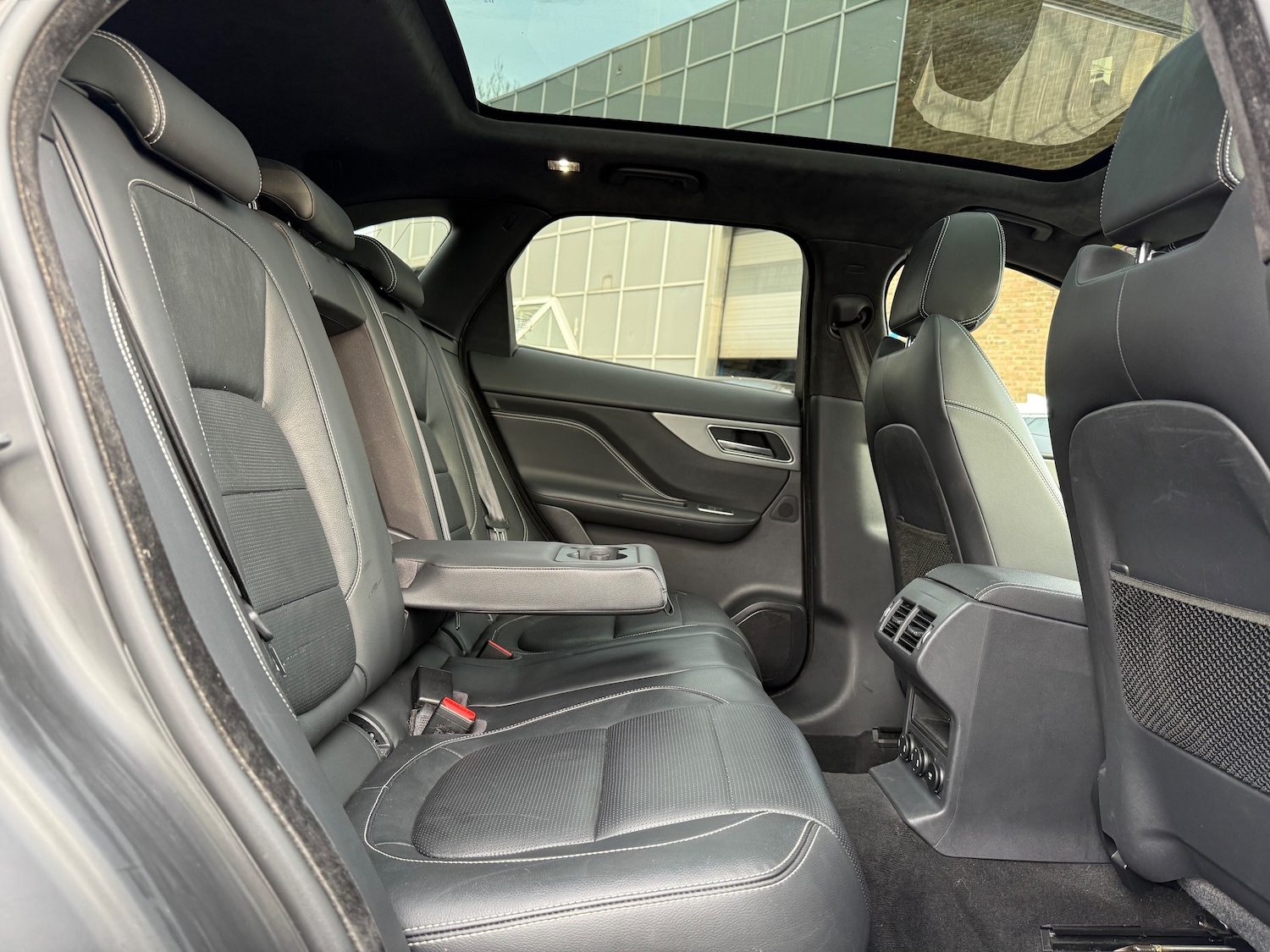 Used Jaguar F-Pace 2019 for sale - 76842326: Photo 12