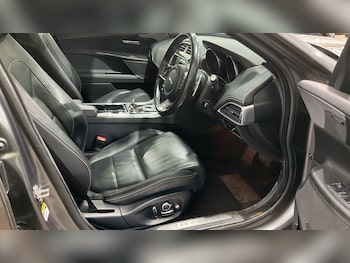 Used Jaguar XE 2017 for sale - 76474872: Photo