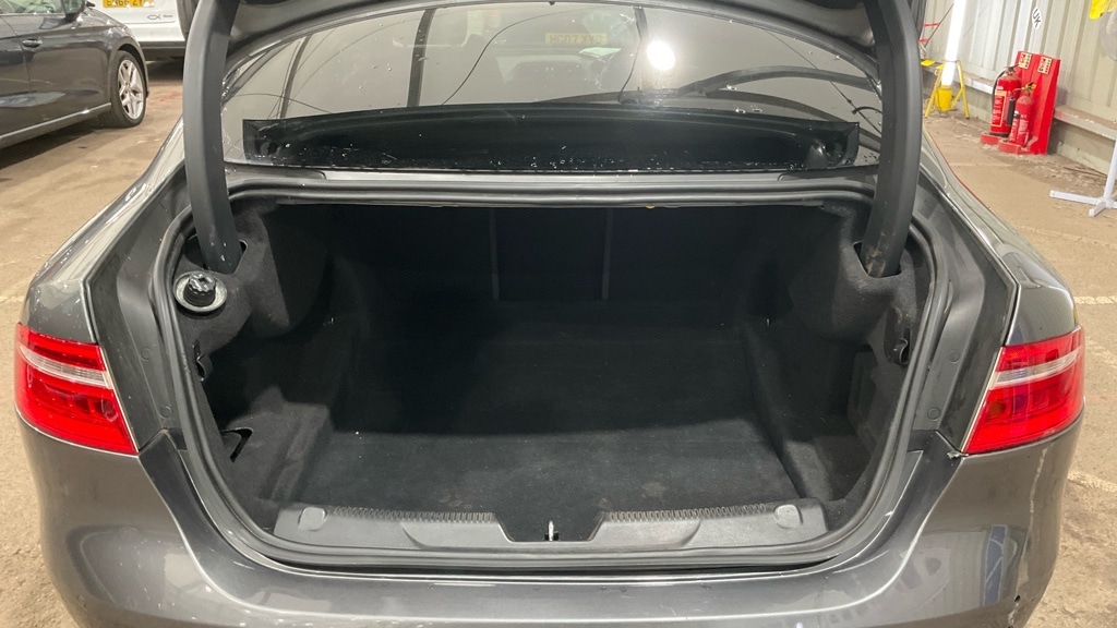 Used Jaguar XE 2017 for sale - 76474872: Photo 9