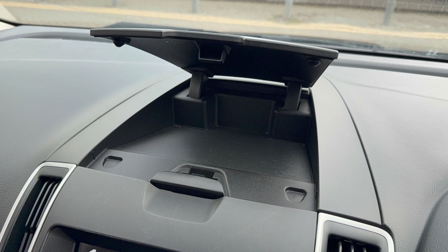 Used Ford Galaxy 2017 for sale - 77635529: Photo 28