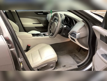Used Jaguar XE 2016 for sale - 78789426: Photo