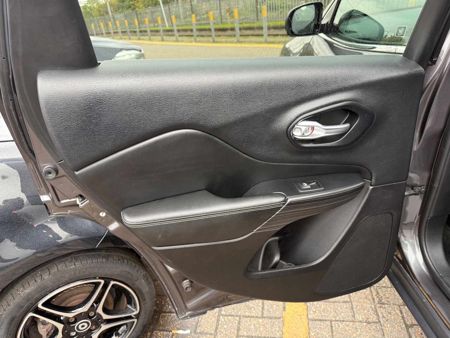 Used Jeep Cherokee 2015 for sale - 75970183: Photo 39