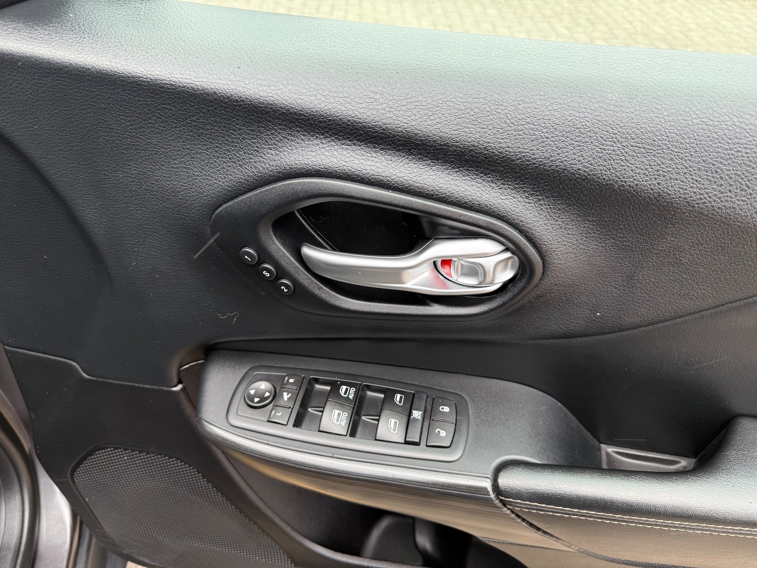 Used Jeep Cherokee 2015 for sale - 75970183: Photo 47