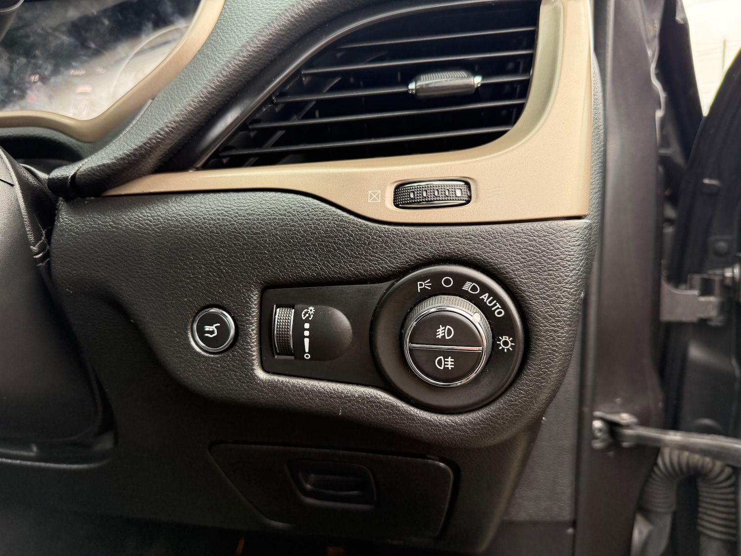 Used Jeep Cherokee 2015 for sale - 75970183: Photo 54