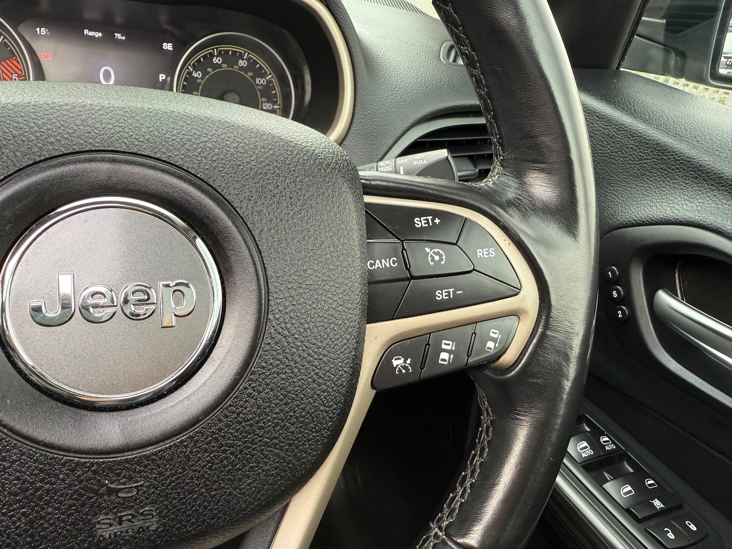 Used Jeep Cherokee 2015 for sale - 75970183: Photo 66