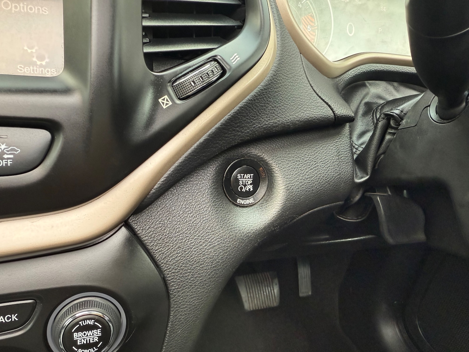 Used Jeep Cherokee 2015 for sale - 75970183: Photo 76