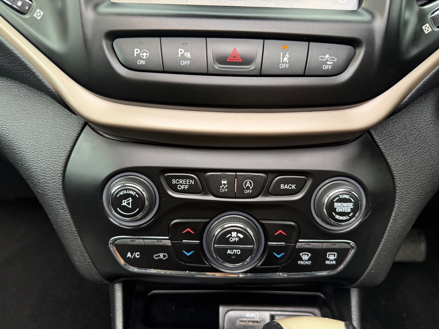 Used Jeep Cherokee 2015 for sale - 75970183: Photo 77