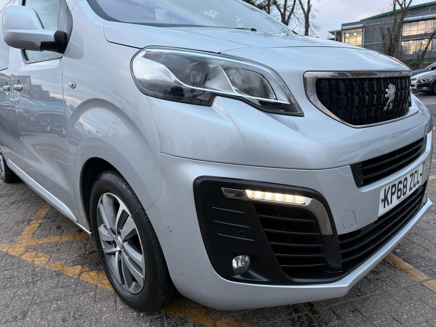 Used Peugeot Traveller 2018 for sale - 77319702: Photo 11