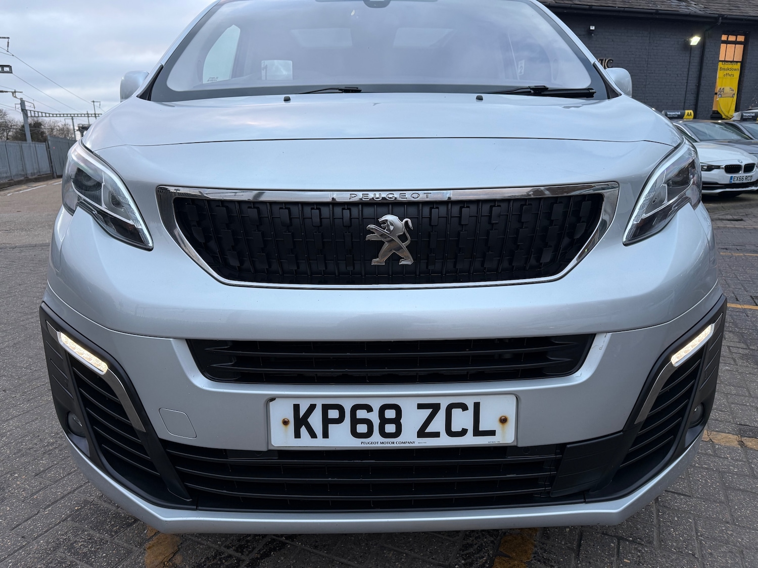 Used Peugeot Traveller 2018 for sale - 77319702: Photo 12