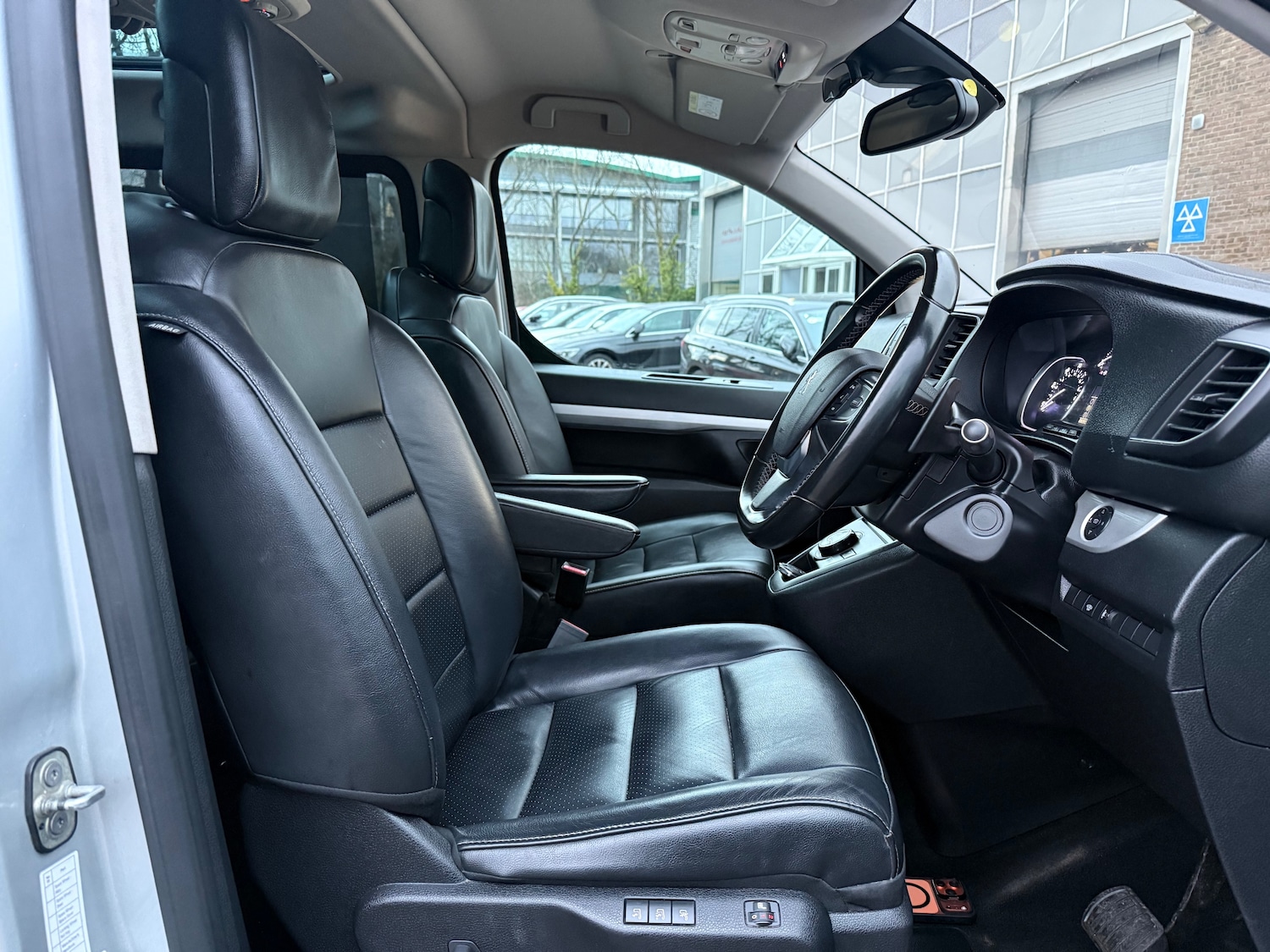 Used Peugeot Traveller 2018 for sale - 77319702: Photo 28