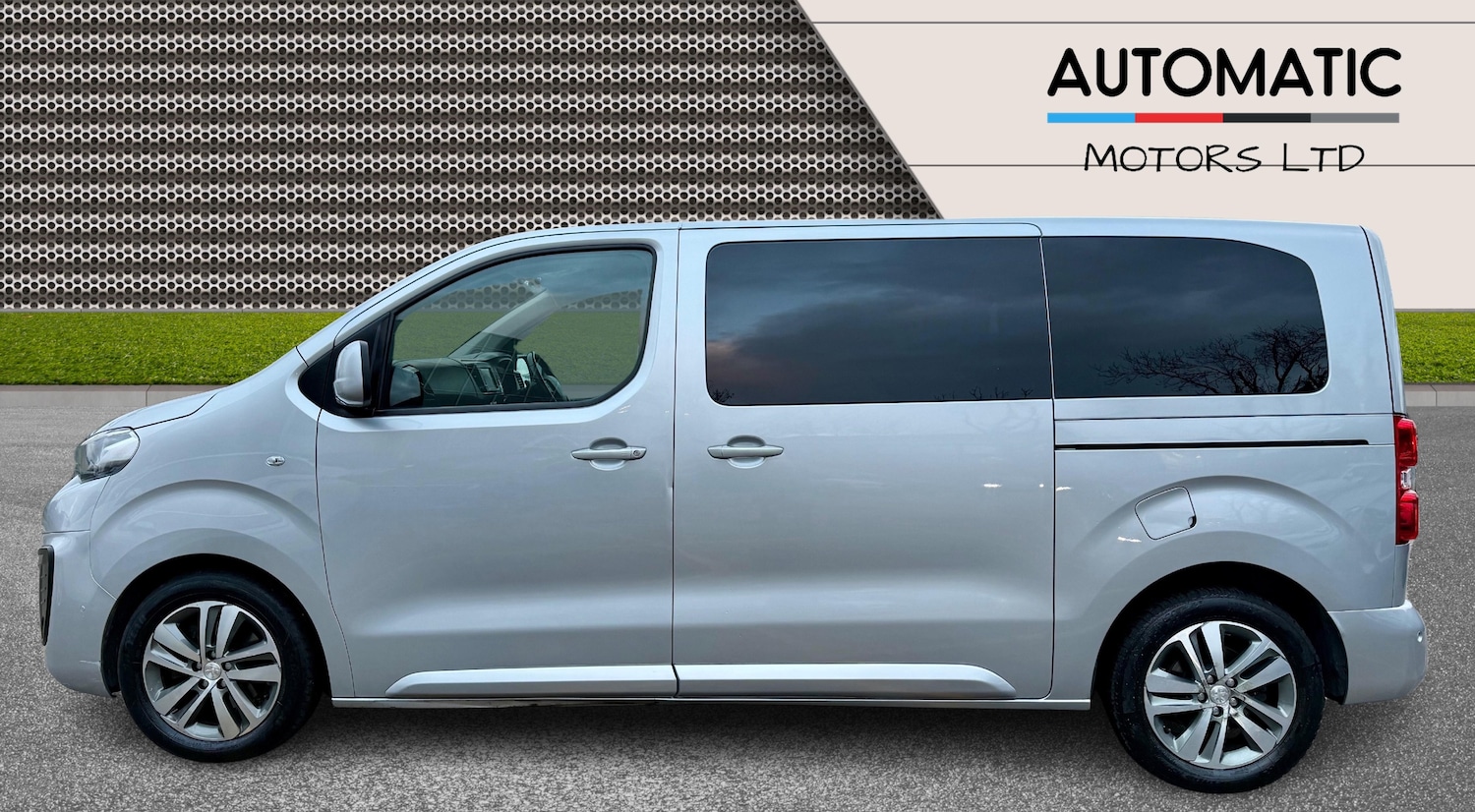 Used Peugeot Traveller 2018 for sale - 77319702: Photo 31