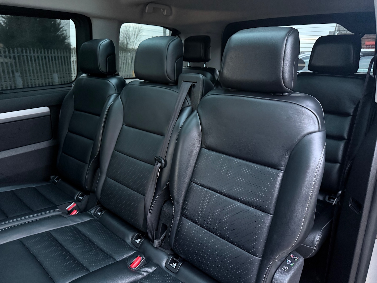 Used Peugeot Traveller 2018 for sale - 77319702: Photo 41