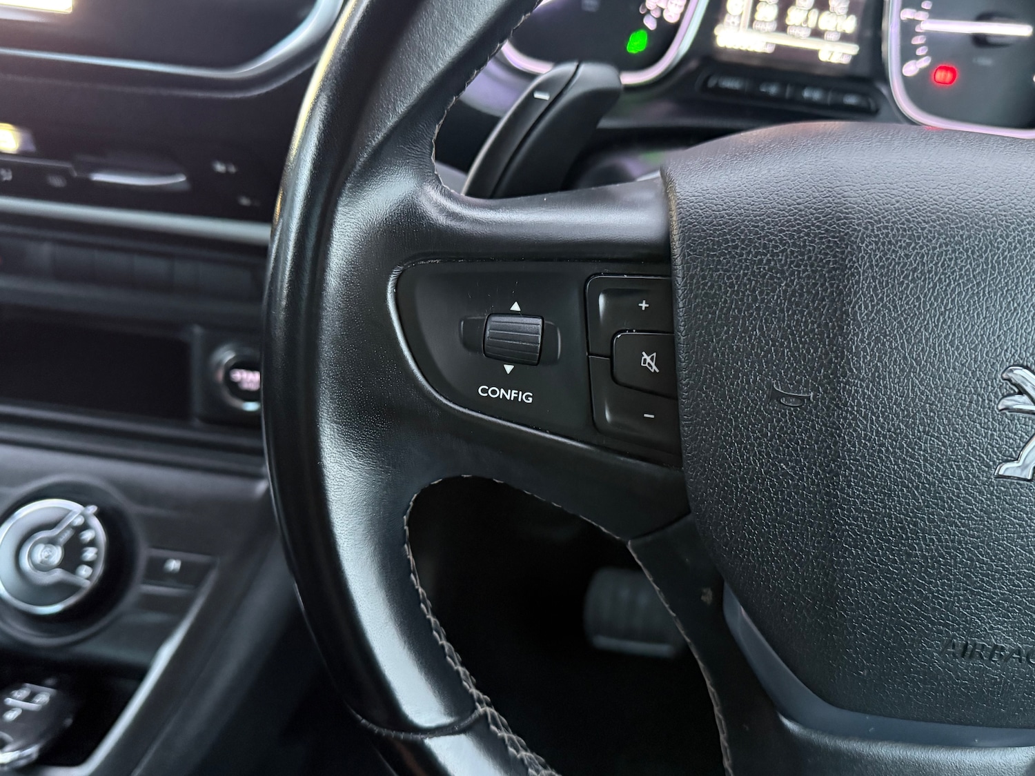 Used Peugeot Traveller 2018 for sale - 77319702: Photo 67