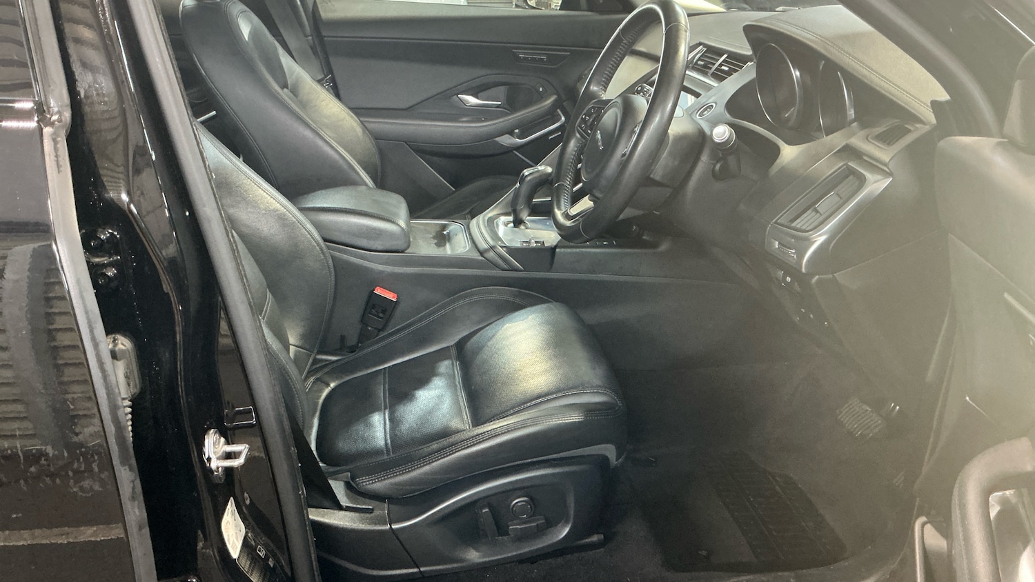 Used Jaguar E-Pace 2019 for sale - 77849139: Photo 3