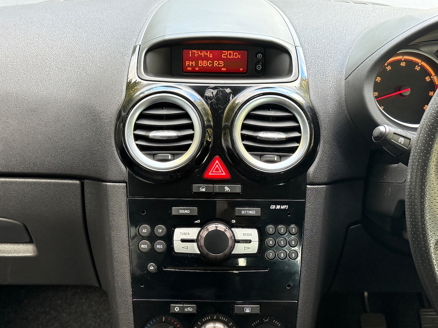 Used Vauxhall Corsa 2013 for sale - 76019461: Photo 6