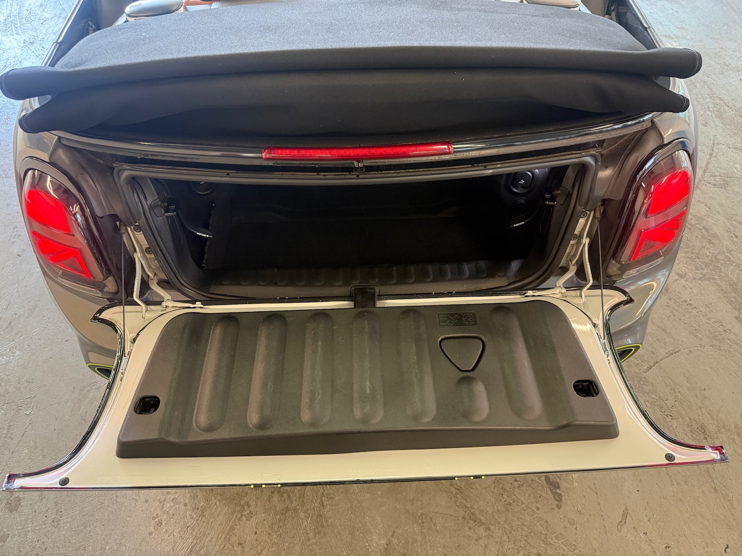 Used MINI Convertible 2018 for sale - 75222837: Photo 81