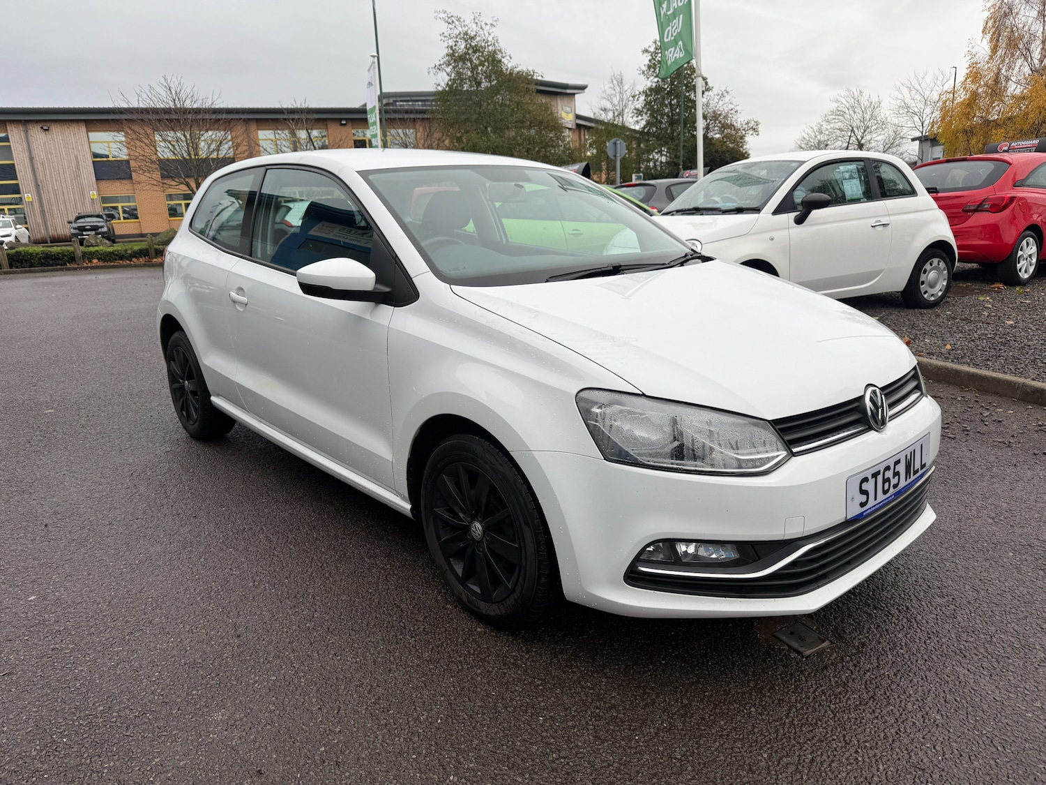 Used Volkswagen Polo 2015 for sale - 76819727: Photo 2