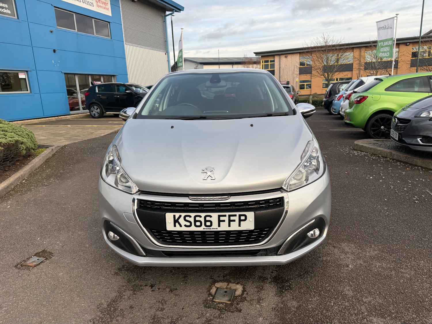 Used Peugeot 208 2016 for sale - 76896401: Photo 2